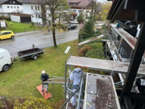 Gerüstbau für Holzrenovierung