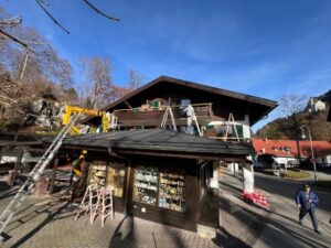 Holzrenovierung mit Hebebühne