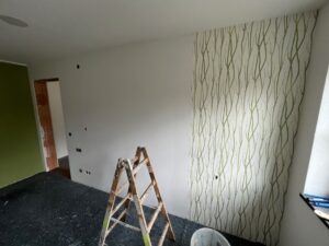 Tapezierarbeit in Wohnraum
