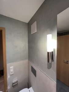 Spachteldesign in Badezimmer